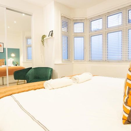 A Beautiful One Bedroom Flat With Garden & Parking Mill Hill Kültér fotó