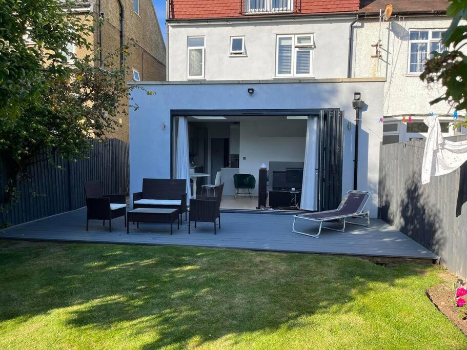 A Beautiful One Bedroom Flat With Garden & Parking Mill Hill Kültér fotó