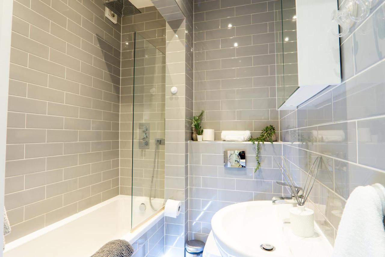 A Beautiful One Bedroom Flat With Garden & Parking Mill Hill Kültér fotó